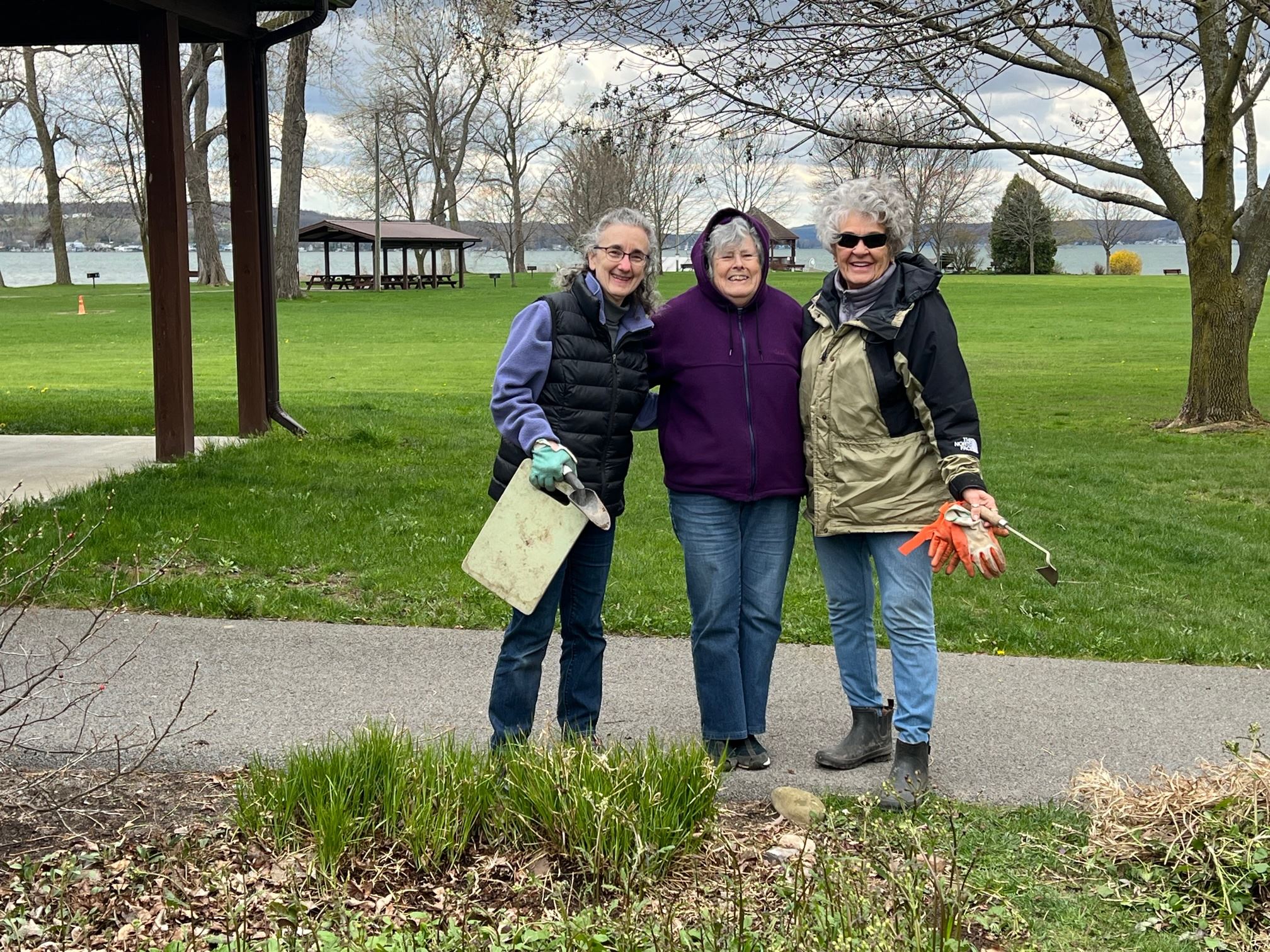 MaryUnderhill_Mary_AnnHolevinski_Rain garden volunteers